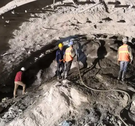 海原拱顶带模注浆料的施工流程及注意事项